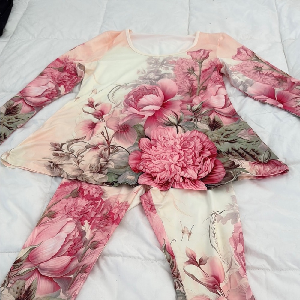 Source Unknown Pink and Cream Leggings with Elegant Design